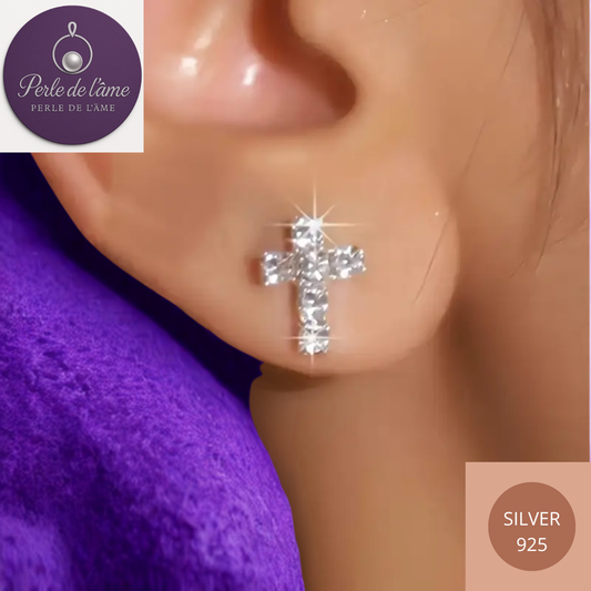 Boucles d'oreilles scintillantes argent.